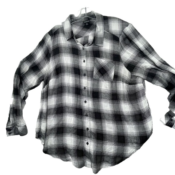 Torrid 2 Women’s Plus Size 2X Black & White Plaid Button Down Shirt Top - Picture 1 of 14